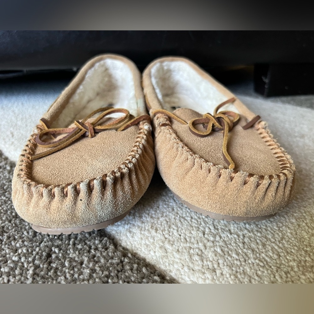 Minnetonka Women Cally Moccasin Slippers - 10M - Picture 2 of 9